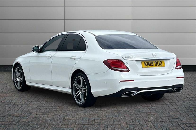 Mercedes-Benz E Class E220d Amg Line 9G-tronic KM19OUO White #2