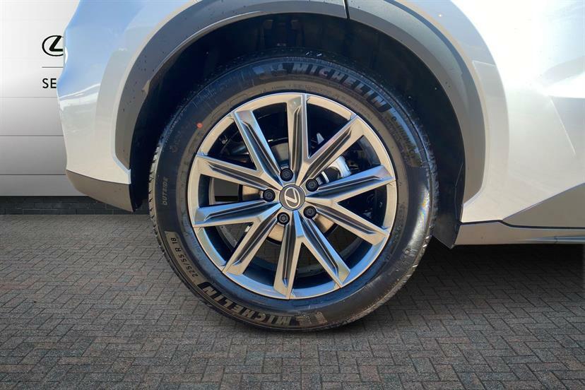 Lexus LBX 1.5 Premium Plus E-cvt White #5