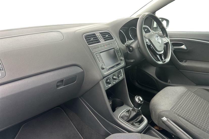 Volkswagen Polo 1.2 Tsi Match Edition LA17YCL White #2