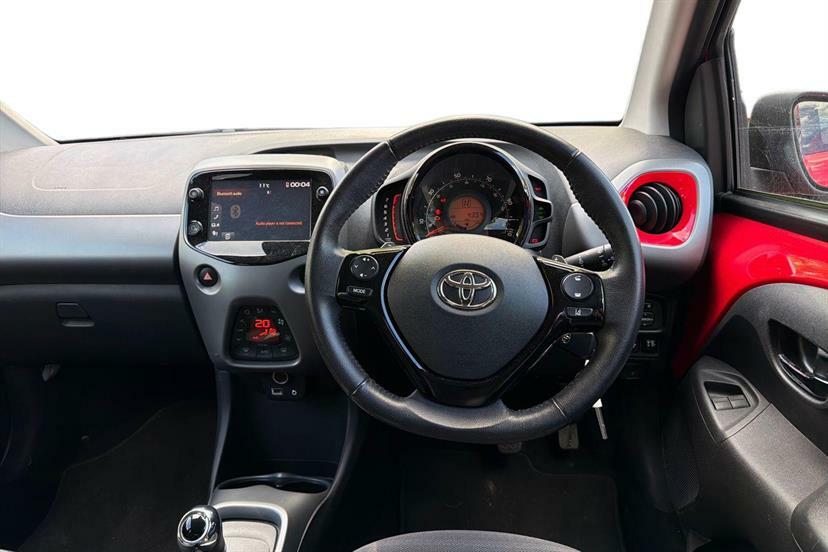 Toyota Aygo 1.0 Vvt-i X-trend Tss X-shift Red #6