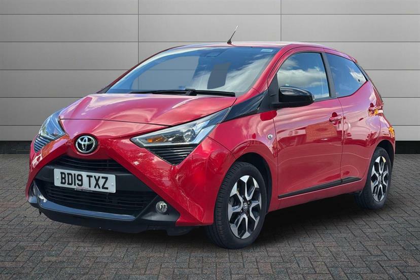 Toyota Aygo 1.0 Vvt-i X-trend Tss X-shift Red #3