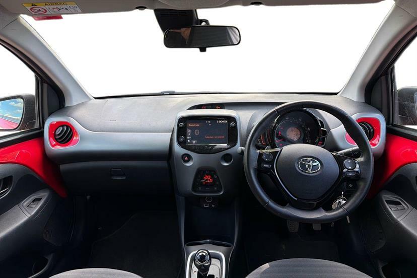 Toyota Aygo 1.0 Vvt-i X-trend Tss X-shift Red #5