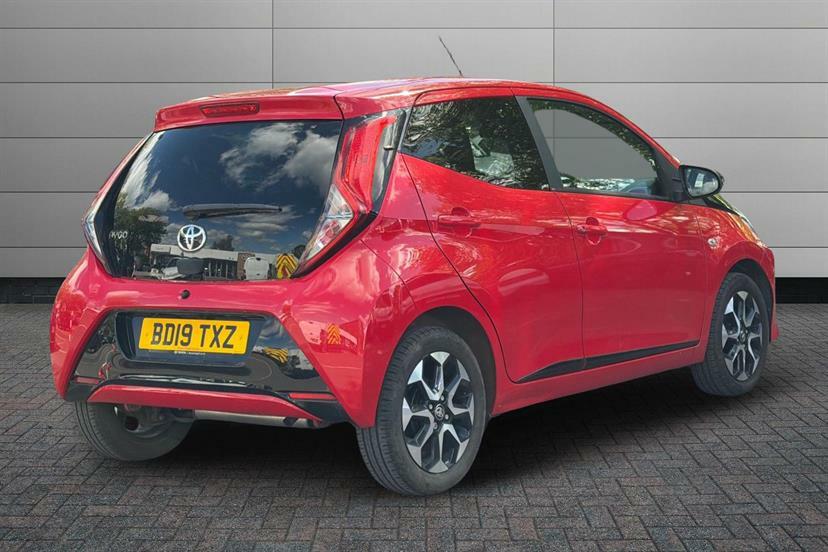 Toyota Aygo 1.0 Vvt-i X-trend Tss X-shift Red #2