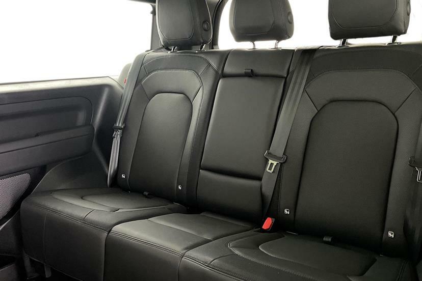 Land Rover Defender 90 3.0 D300 X-dynamic Hse 90 RJ73WFT Black #4
