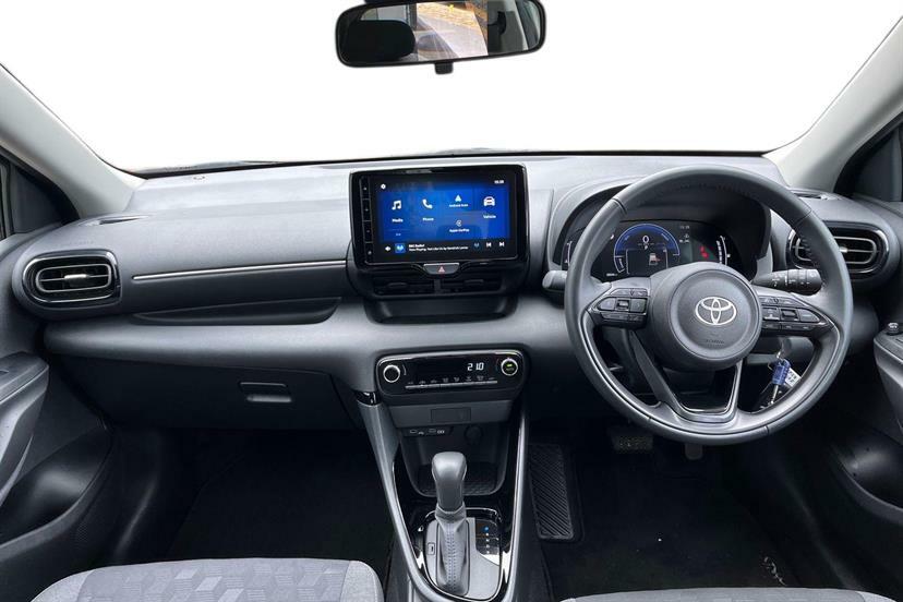 Toyota Yaris 1.5 Hybrid Design Cvt Safety Pack BP24SZF White #6