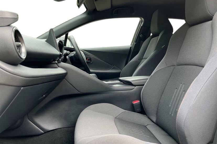 Toyota C-Hr 2.0 Phev Design Cvt MA74VKO White #2