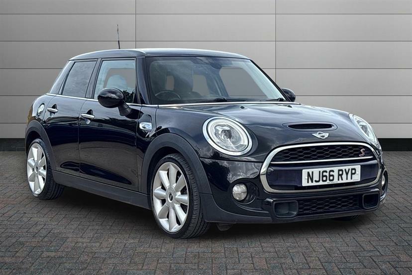 Mini Hatch 2.0 Cooper S D Black