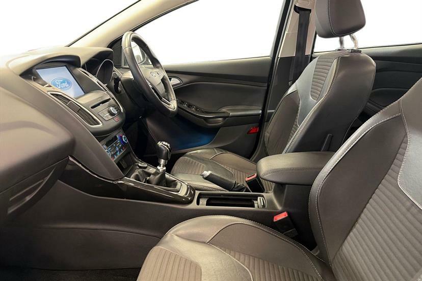 Ford Focus 1.0 Ecoboost 125 Titanium X BL66NPK Black #2