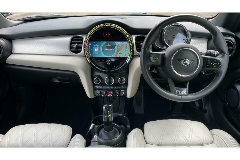 Mini Hatch 1.5 Cooper Exclusive AO72YPA Black #4
