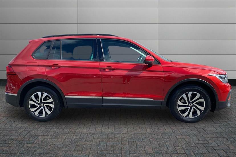 Volkswagen Tiguan 1.5 Tsi 150 Active LS22LLP Red #4