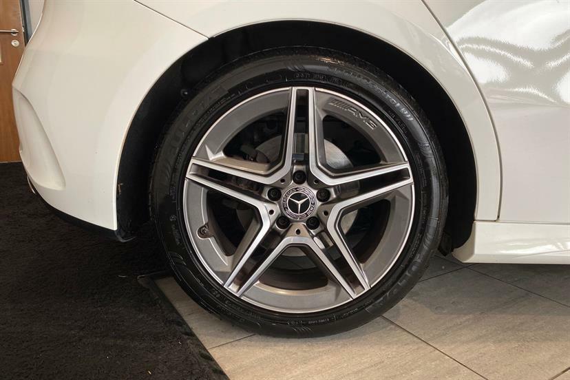 Mercedes-Benz A Class A200 Amg Line LO69CCV White #4