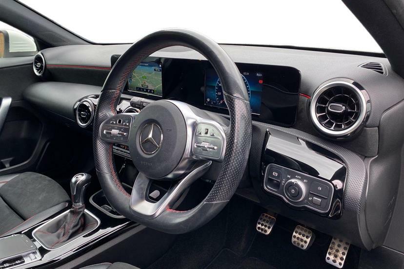 Mercedes-Benz A Class A200 Amg Line LO69CCV White #5