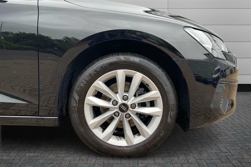 Audi A3 30 Tfsi Technik EY22ZBW Black #5