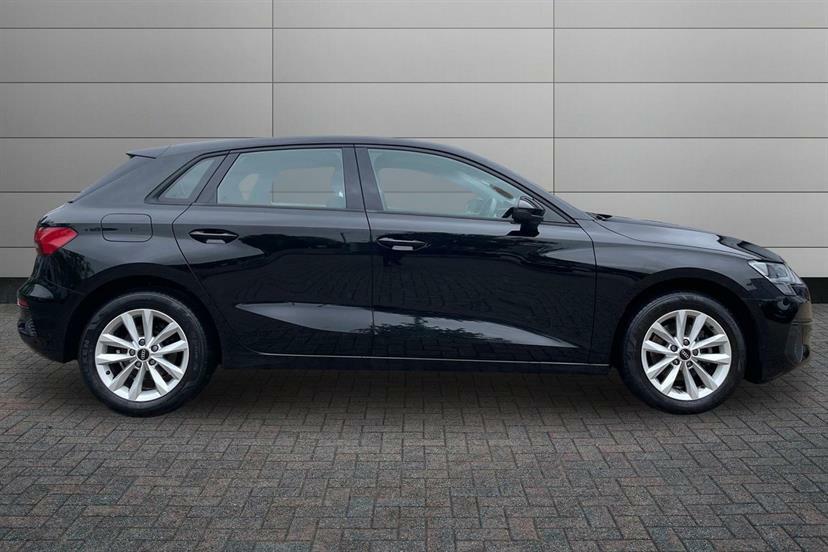 Audi A3 30 Tfsi Technik EY22ZBW Black #4