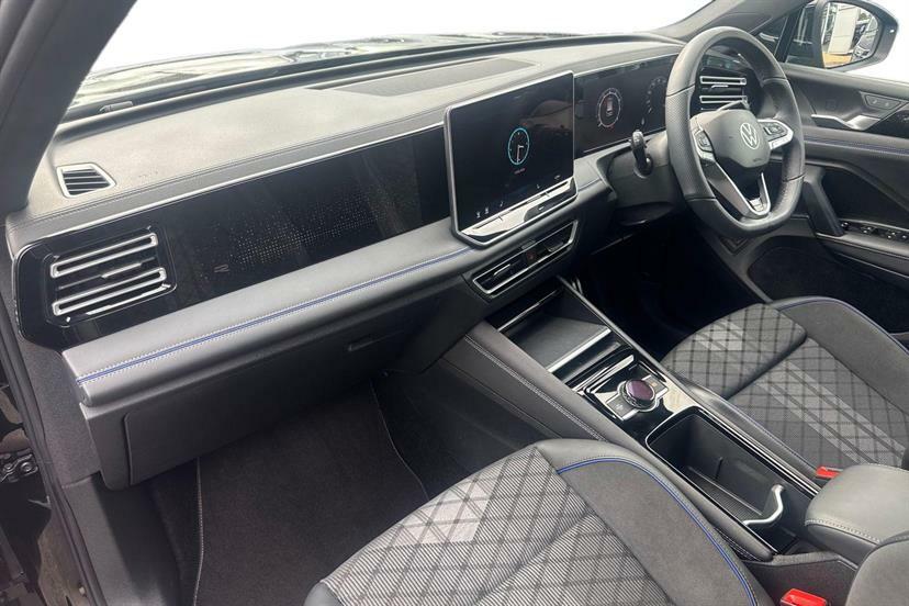 Volkswagen Tiguan 1.5 Etsi 150 R-line Dsg EA75VHK Black #2