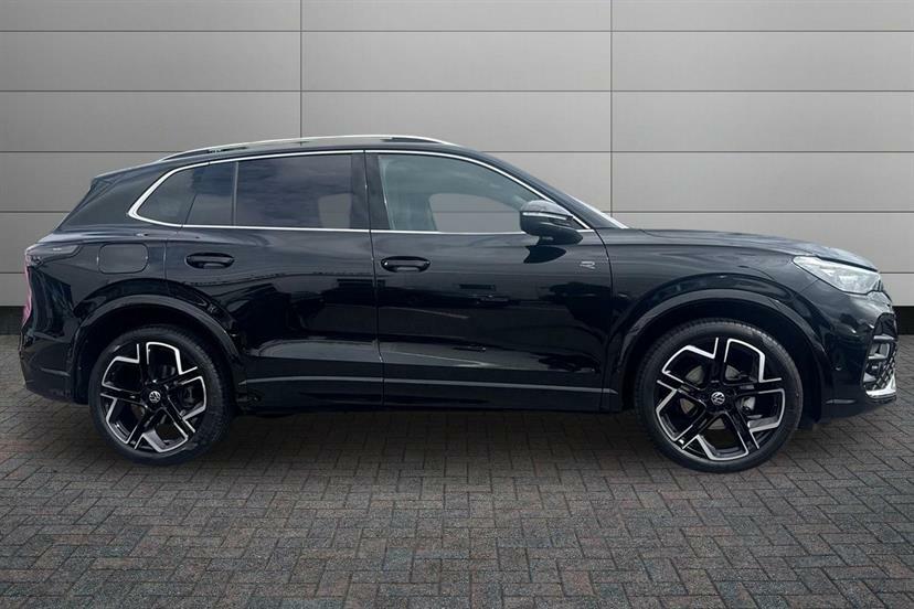 Volkswagen Tiguan 1.5 Etsi 150 R-line Dsg EA75VHK Black #4