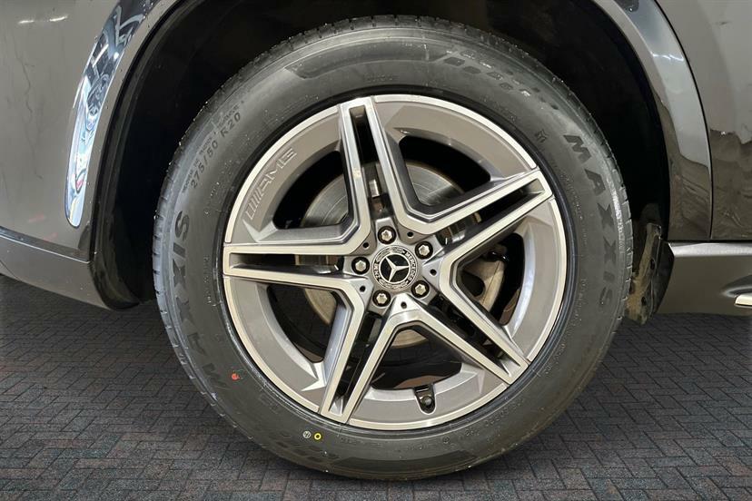 Mercedes-Benz GLE Class 300D 4Matic Amg Line Prem 9G-tron 7 St LB69JTX Black #4
