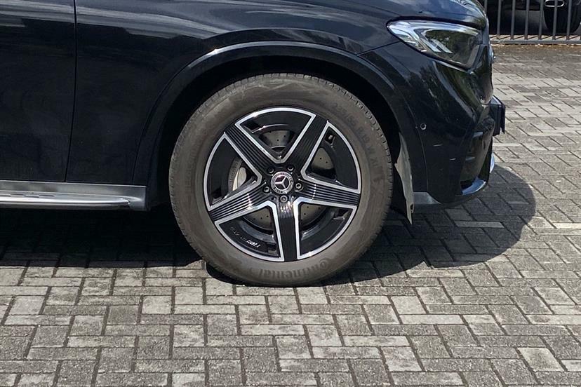 Mercedes-Benz GLC Class 300 4Matic Amg Line 9G-tronic KM73JKE Black #4