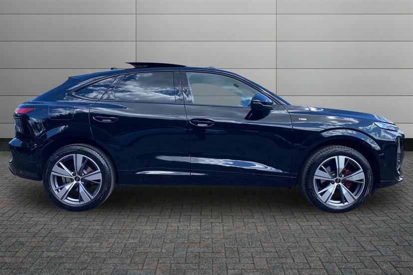 Audi Q3 1.5 Tfsi Launch Edition S Tronic LS75ZGR Black #4