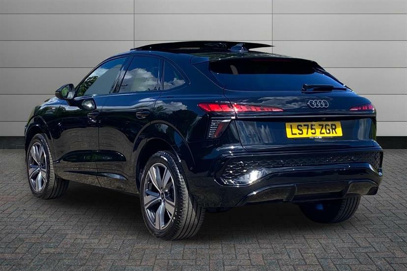 Audi Q3 1.5 Tfsi Launch Edition S Tronic LS75ZGR Black #3