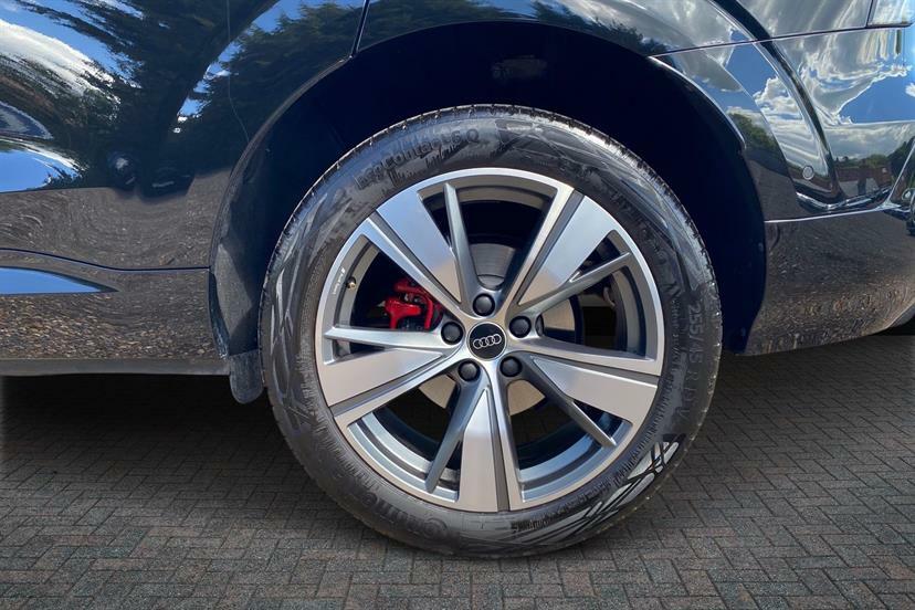 Audi Q3 1.5 Tfsi Launch Edition S Tronic LS75ZGR Black #5