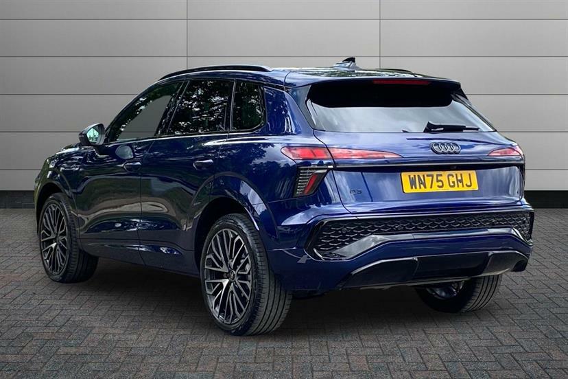 Audi Q3 1.5 E-hybrid Edition 1 S Tronic Soundvision WN75GHJ Blue #3