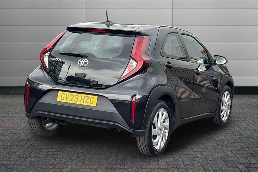 Toyota Aygo X 1.0 Vvt-i Pure GV23HZG Black #2