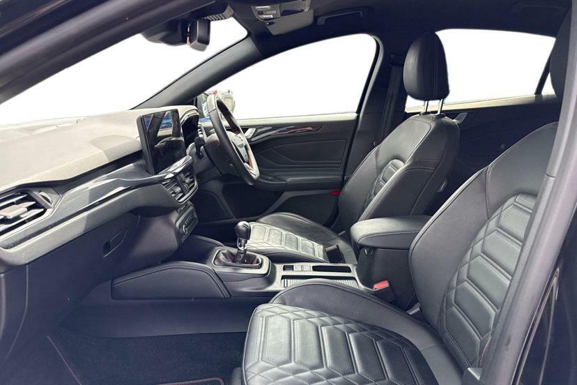 Ford Focus 1.0 Ecoboost Hybrid Mhev 155 St-line Vignale RE22FCF Black #2