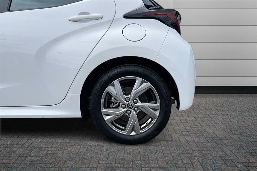 Toyota Yaris 1.5 Hybrid Icon Cvt DK74XRG White #5