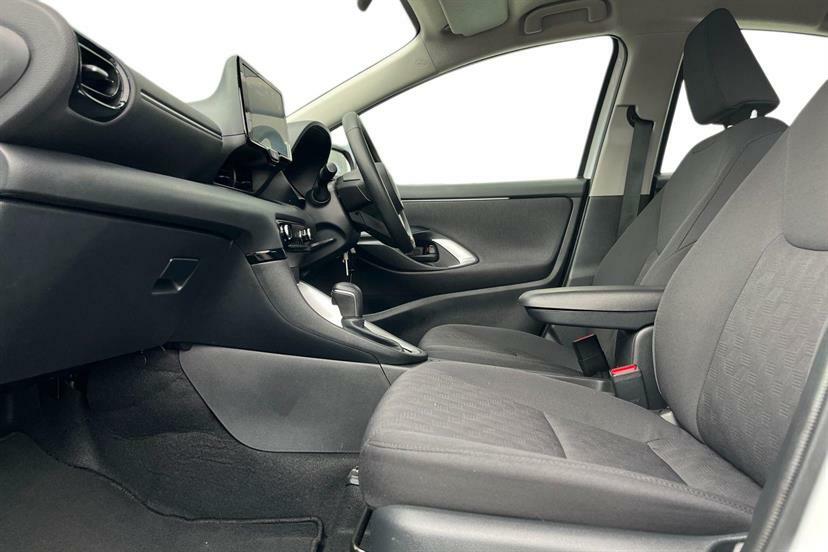 Toyota Yaris 1.5 Hybrid Icon Cvt DK74XRG White #2
