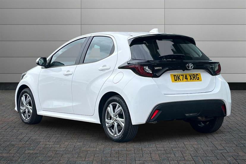 Toyota Yaris 1.5 Hybrid Icon Cvt DK74XRG White #3