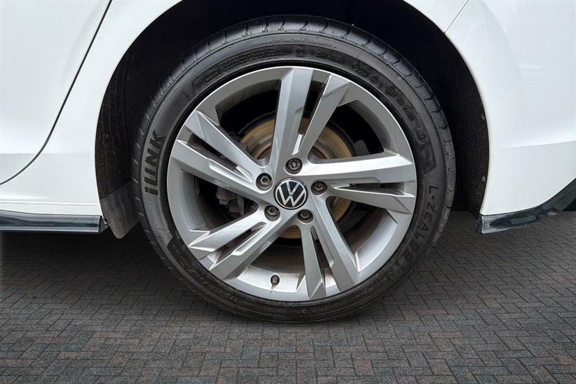 Volkswagen Golf 1.5 Tsi 150 R-line VE70KDK White #5