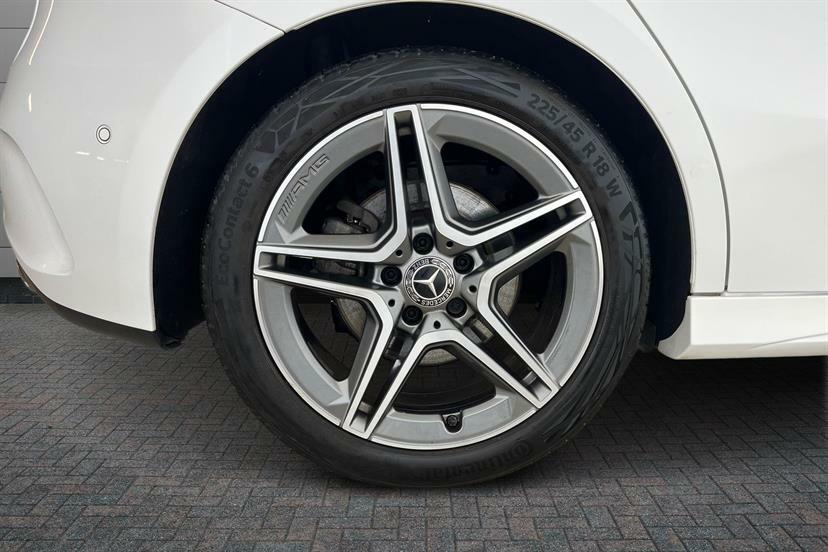 Mercedes-Benz A Class A200 Amg Line Executive LR20ZBL White #4