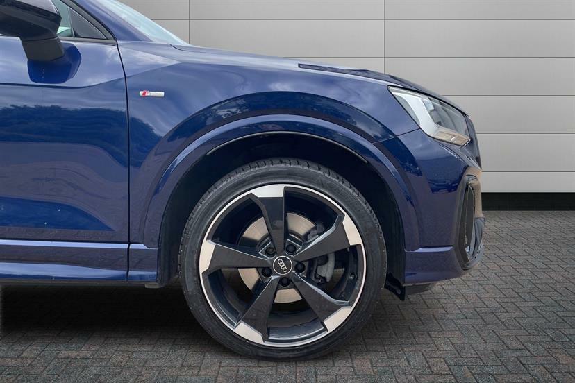 Audi Q2 35 Tfsi Black Edition S Tronic Tech EJ73SXK Blue #5
