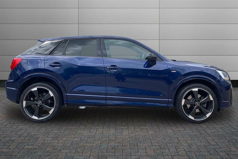 Audi Q2 35 Tfsi Black Edition S Tronic Tech EJ73SXK Blue #4