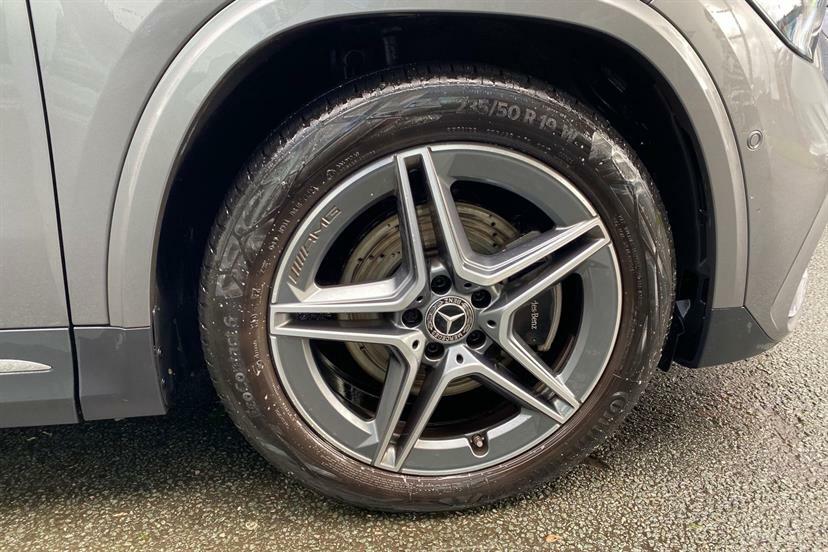 Mercedes-Benz GLA Class 200 Amg Line Executive DF24EKD Black #4