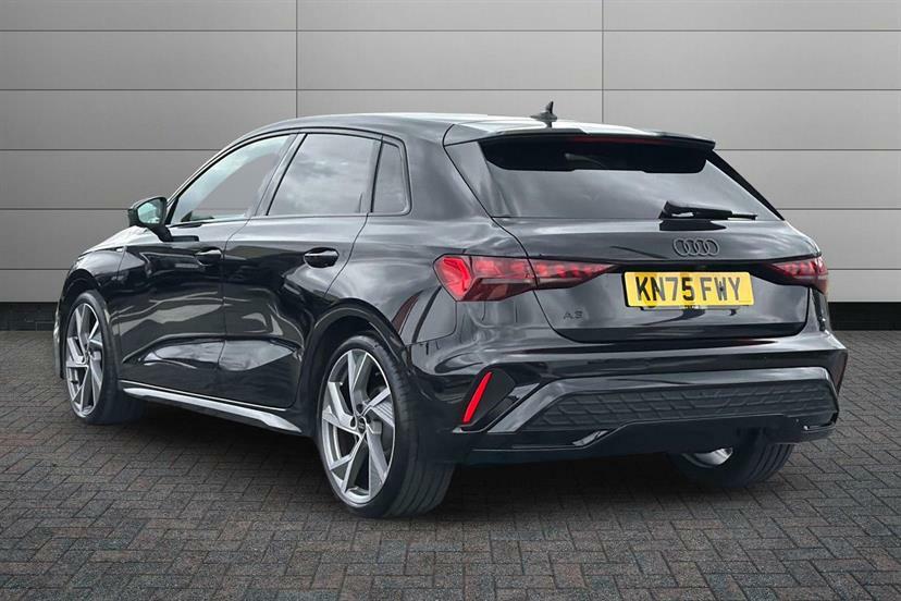 Audi A3 1.5 Tfsi 150 Black Edition S Tronic KN75FWY Black #3