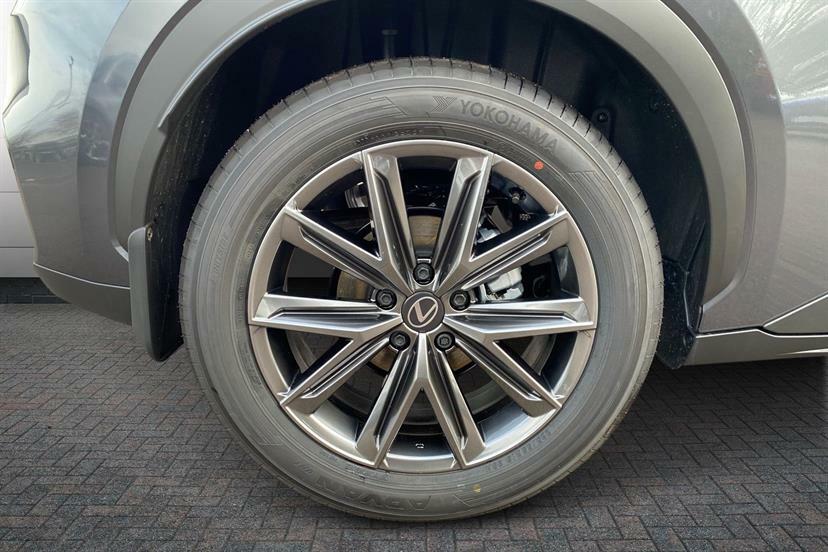 Lexus LBX 1.5 Premium Plus E-cvt FD75PVE Grey #5