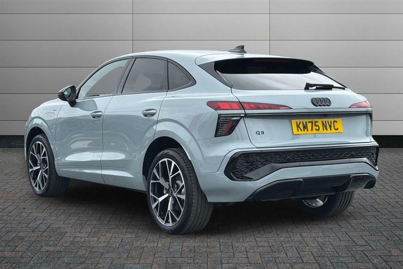 Audi Q3 1.5 E-hybrid Launch Edition S Tronic Grey #3