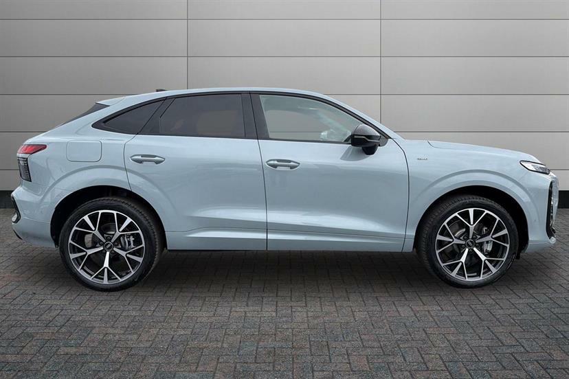 Audi Q3 1.5 E-hybrid Launch Edition S Tronic Grey #4