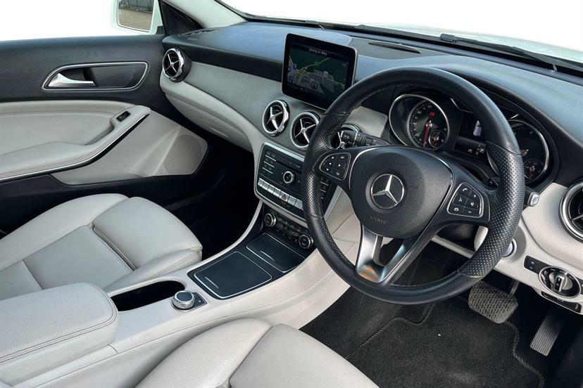 Mercedes-Benz GLA Class 220D 4Matic Sport Executive YA68DDX White #5
