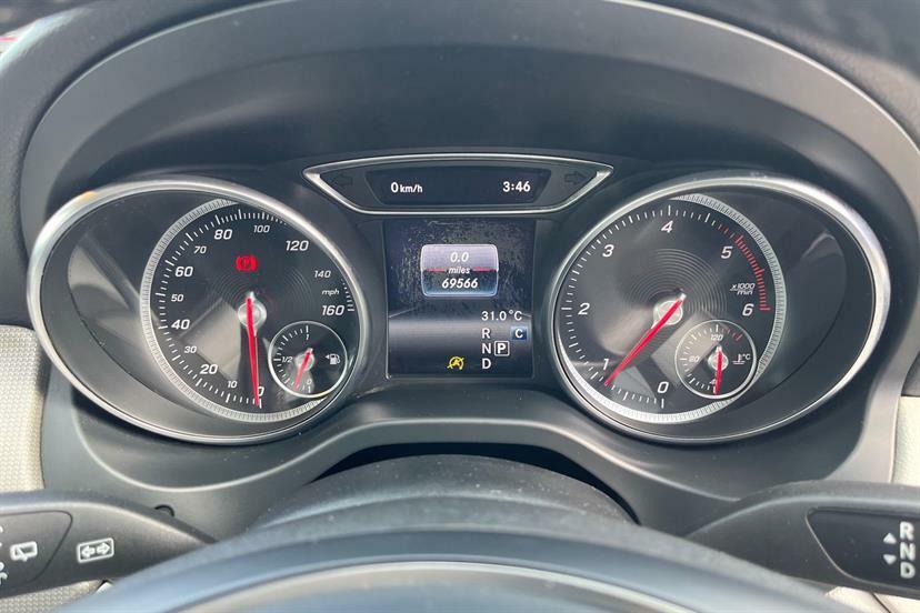 Mercedes-Benz GLA Class 220D 4Matic Sport Executive YA68DDX White #6