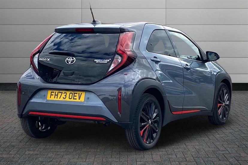 Toyota Aygo X 1.0 Vvt-i Undercover FH73OEV Black #2