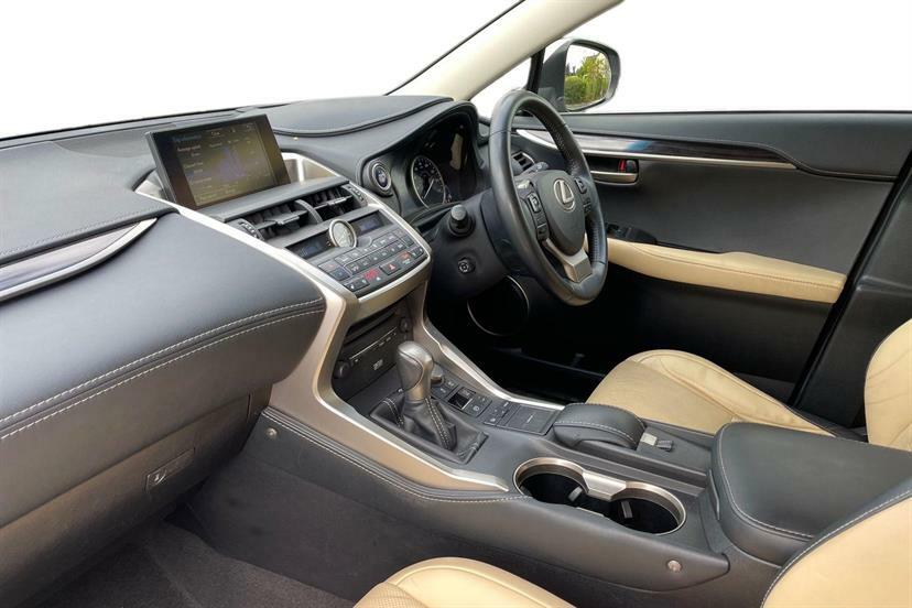 Lexus NX 300H 2.5 Premier Cvt White #2