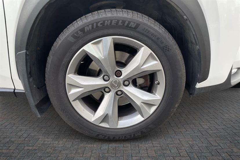 Lexus NX 300H 2.5 Premier Cvt White #5