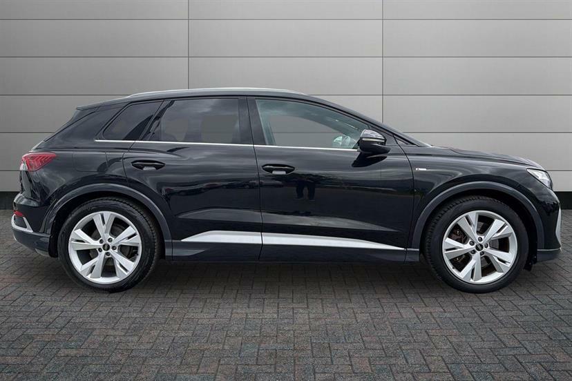 Audi Q4 E Tron 150Kw 40 82Kwh S Line LS23GYV Black #4