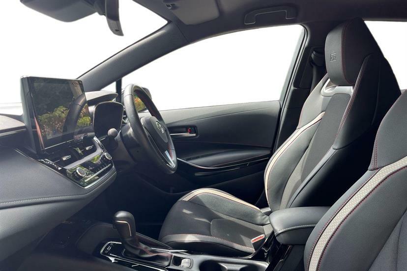 Toyota Corolla 1.8 Hybrid Gr Sport Cvt Bi-tone GL23XHW Black #2