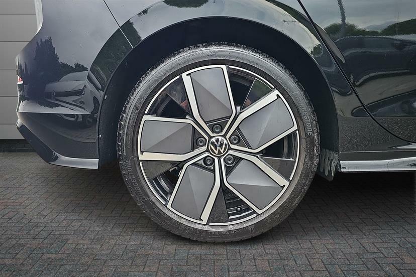 Volkswagen Golf 1.5 Tsi 150 R-line DE75CKG Black #5