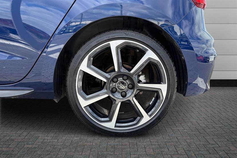 Audi A1 35 Tfsi Black Edition S Tronic DG75ZCO Blue #5