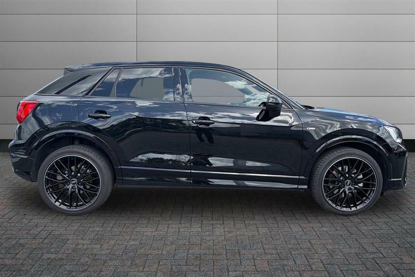 Audi Q2 35 Tfsi Black Edition S Tronic EK75JVN Black #4